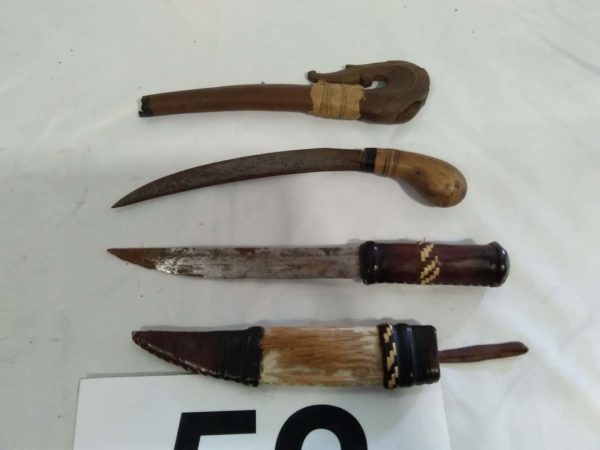 lot 052 2 ornate knives - Image 3