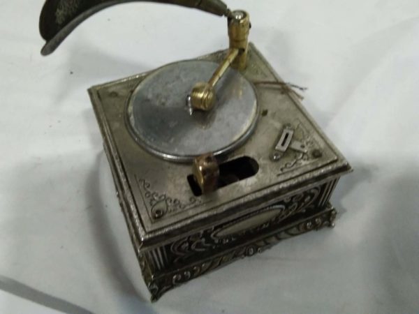 lot 058 vintage japanese musical lighter - Image 3