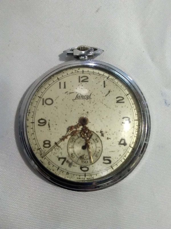 lot 060 lancyl pocket watch ( working)