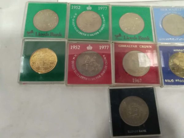 lot 068  commemorative coins in plastic cases x11 - Image 2