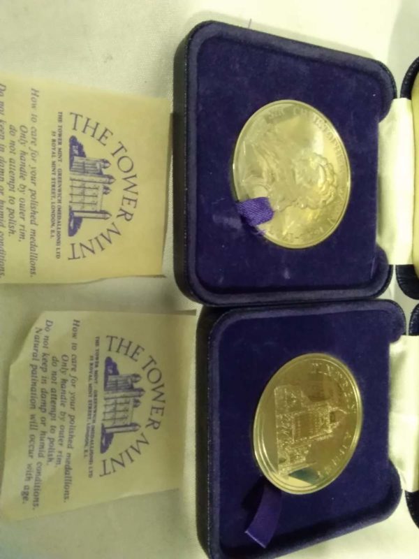 lot 070 Tower Mint collectors coins in presentation boxes Tintern abbey & London - Image 2