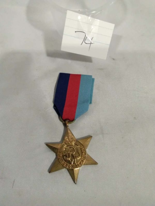 lot 074 1939 -1945 star medal