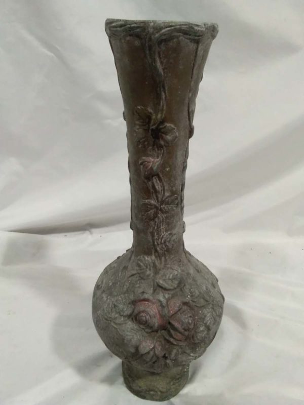 lot 200 heavy metal antique French vase signed M.Vivas ( crakced along base) - Image 2