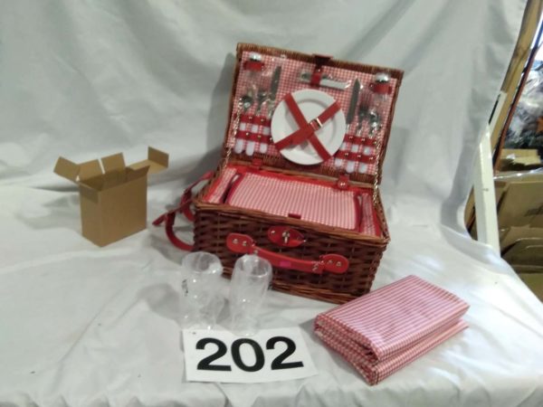 lot 202 new picnic basket & contents inc thermal section