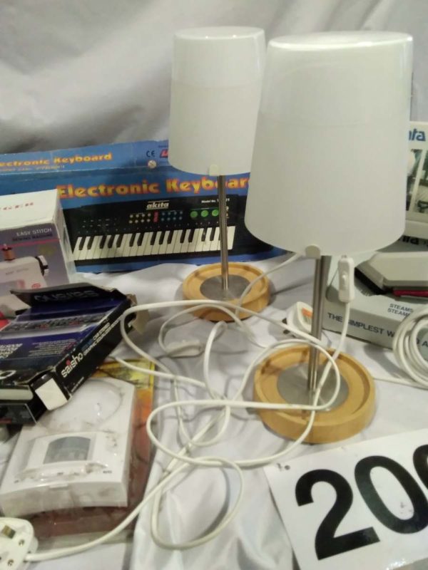 lot 206 electrical items lamps keyboard car radio etc - Image 6