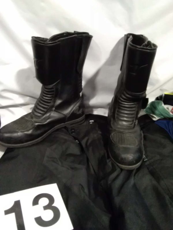 lot 213 motorbike helmet & clothing, boots size 10 - Image 9