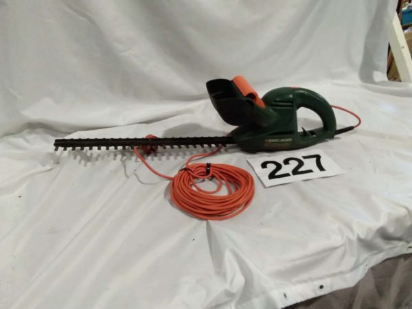 lot 227 electric hedge trimmer ( working)