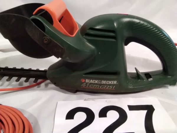 lot 227 electric hedge trimmer ( working) - Image 2