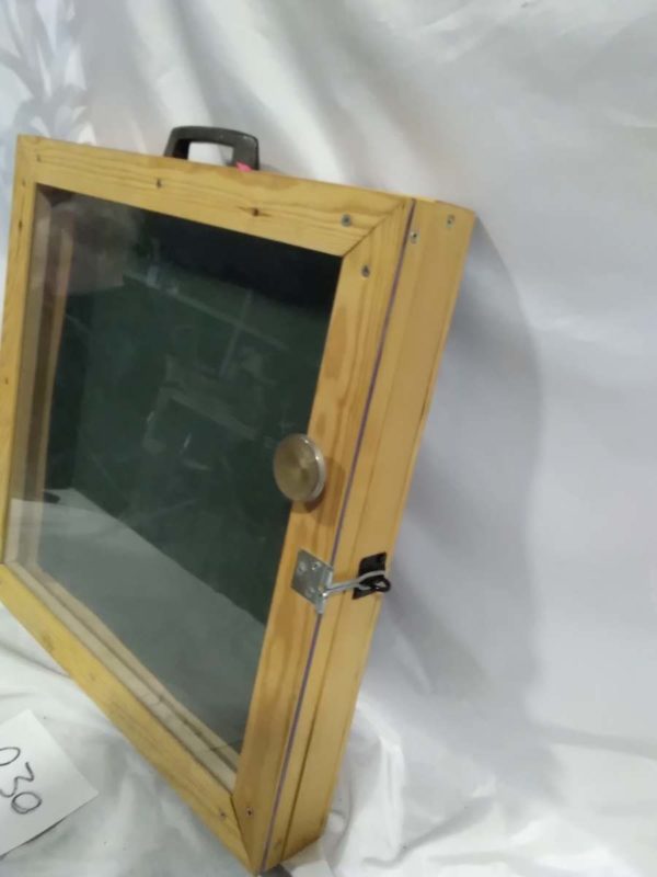 lot 230 display case with perspec’s 22″ x 22″ - Image 2