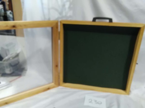 lot 230 display case with perspec’s 22″ x 22″ - Image 3