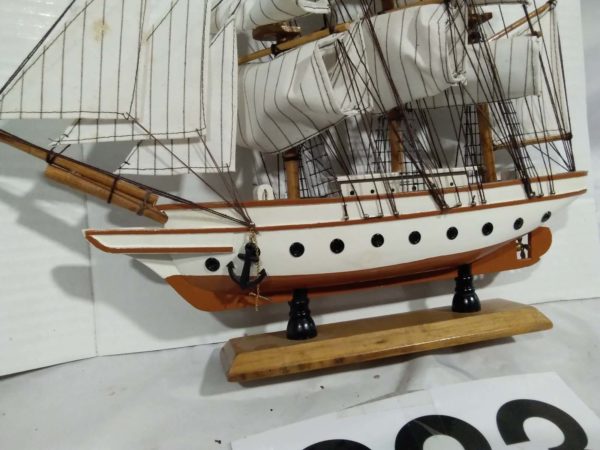 lot 233 model siling ship 14″ stem to stern - Image 3