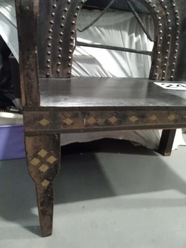 lot 247 Indian love seat with brass & castiron decor - Image 5