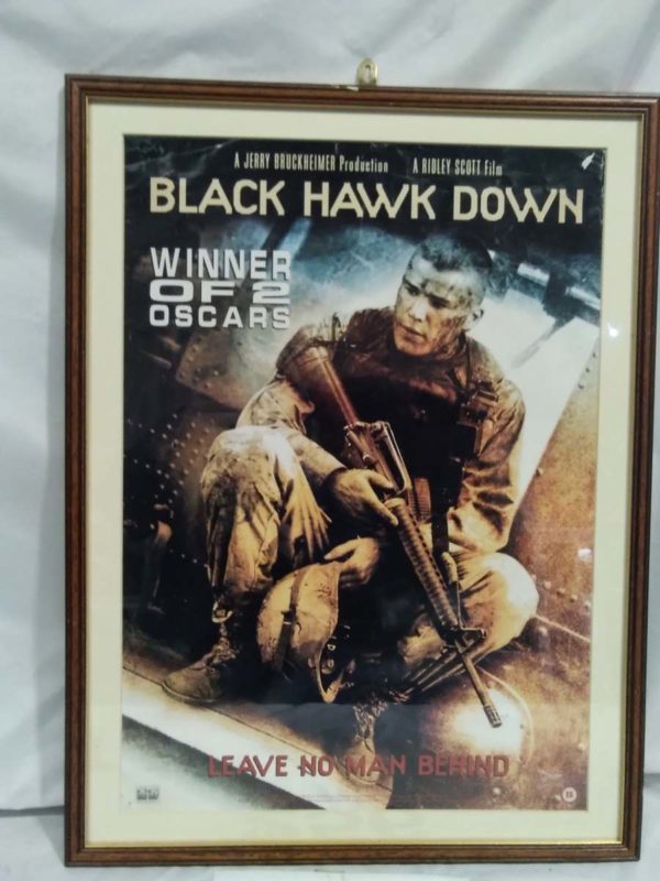 lot 256 original framed film poster ‘Black Hawk Down’ 26″ x 20″ - Image 2