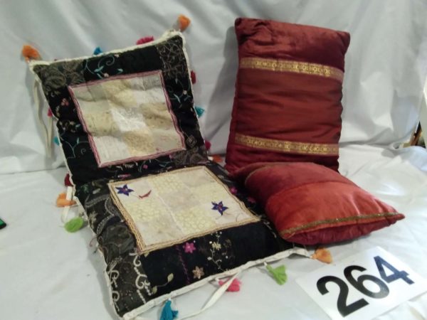 lot 264 4 cushion’s