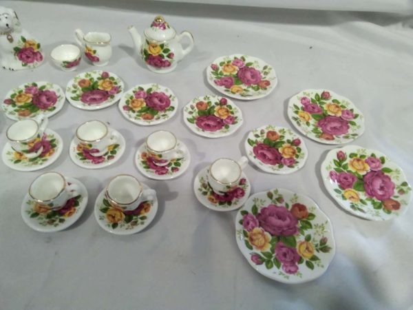 lot 270 partial miniature handpainted ‘Manor Roses’ Carmathenshire bone china teaset - Image 5