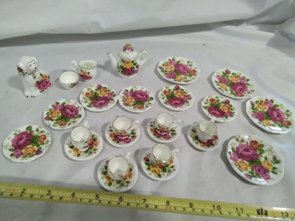 lot 270 partial miniature handpainted ‘Manor Roses’ Carmathenshire bone china teaset - Image 3