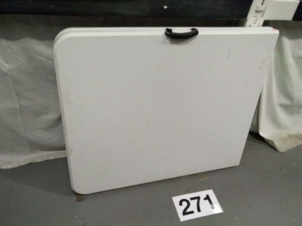 lot 271 6ft folding table