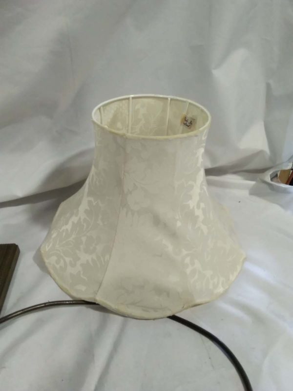 lot 274 Laura Ashley corinthian collection table lamp - Image 2