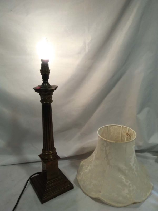 lot 274 Laura Ashley corinthian collection table lamp - Image 3