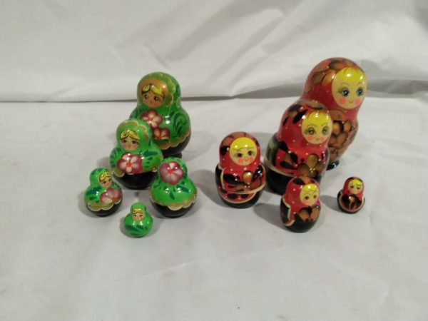 lot 280 2 x Russian nesting dolls