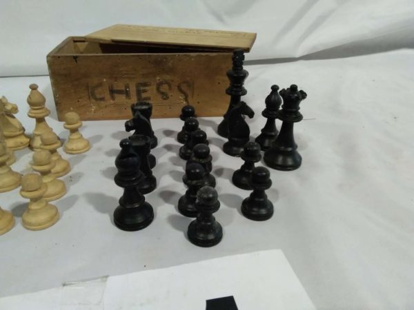 lot 281 vintage Staunton style wooden chess set - Image 2