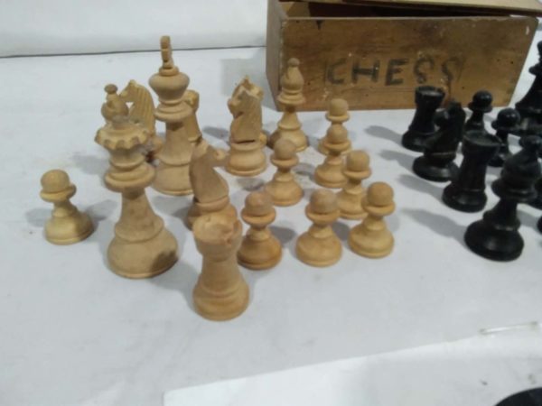 lot 281 vintage Staunton style wooden chess set - Image 4