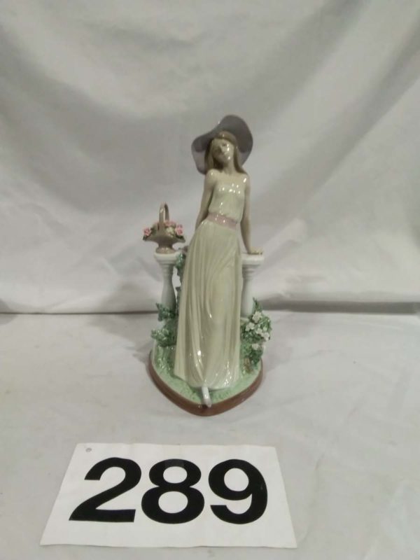 lot 289 large Lladro figure 5378 ‘Time for Reflection’ - Image 2