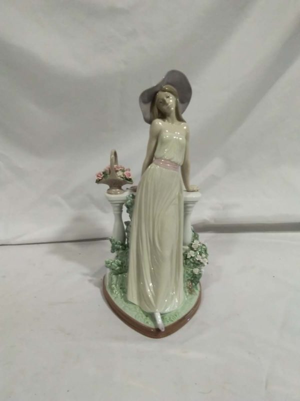 lot 289 large Lladro figure 5378 ‘Time for Reflection’