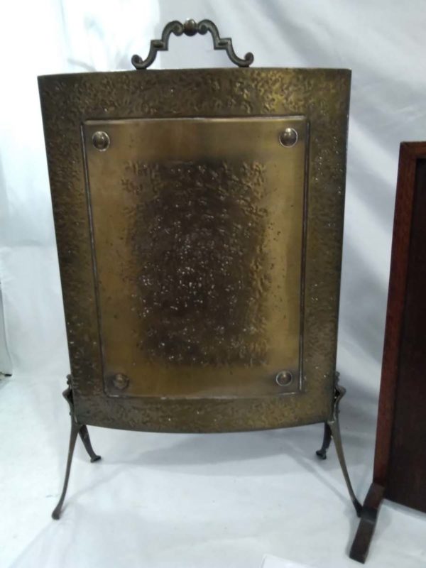 lot 379 brass fire guard & wooden fire guard - Image 4