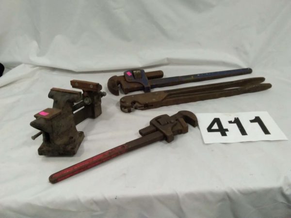 lot 411 3 wrenches & vice