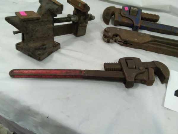 lot 411 3 wrenches & vice - Image 2