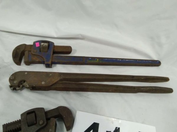 lot 411 3 wrenches & vice - Image 4