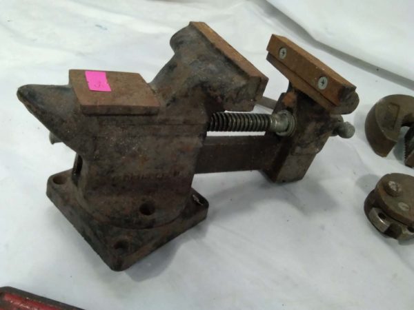 lot 411 3 wrenches & vice - Image 3