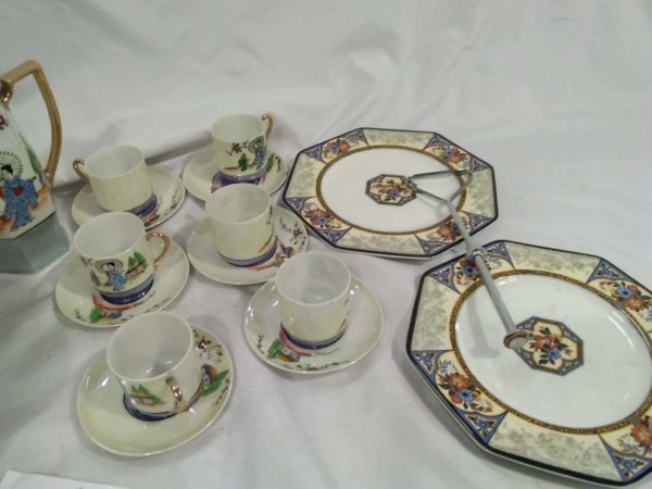 lot 413 wedgewood cake stand & Japanese  hand painted Kumax tea set, vintage toys - Image 2