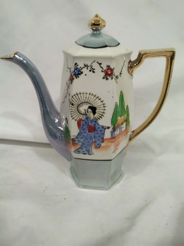 lot 413 wedgewood cake stand & Japanese  hand painted Kumax tea set, vintage toys - Image 3