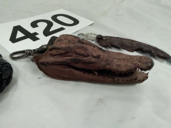 lot 420 3 real crocodile body parts made in to keyrings - Image 2