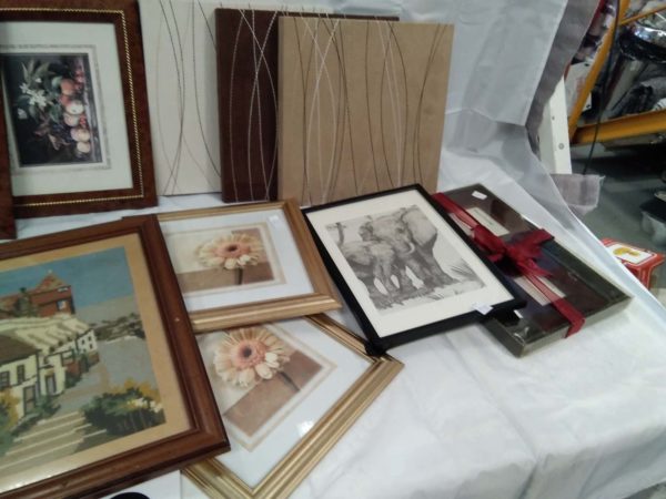 lot 429 canvas & framed pictures, vintage barometer & pink table lamp with shade - Image 4