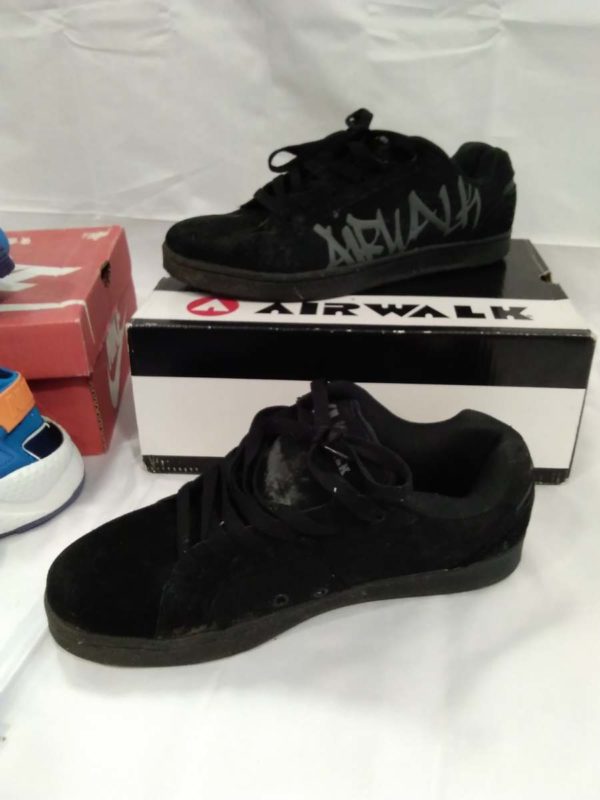 lot 449 2 x  gents trainers:  black size 8 blue size 10 - Image 2