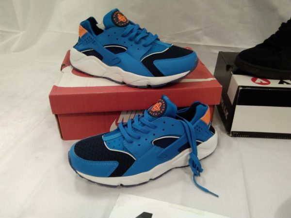 lot 449 2 x  gents trainers:  black size 8 blue size 10 - Image 6