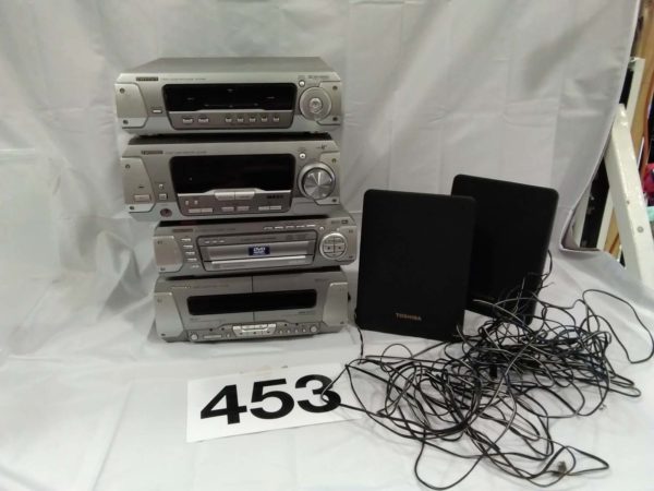 lot 453 Technics stereo system & a pair of Toshiba speakers ( needs a figure of 8 power lead)