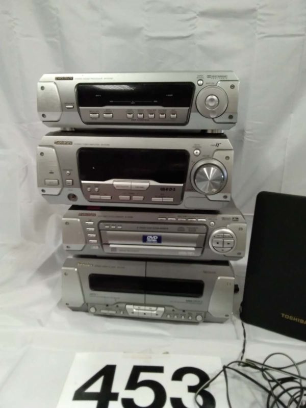 lot 453 Technics stereo system & a pair of Toshiba speakers ( needs a figure of 8 power lead) - Image 2