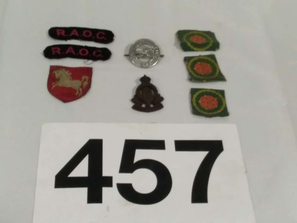 lot 457 WW2 military cap badges & formation patches