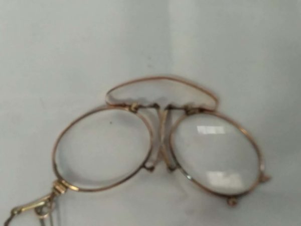 lot 459 vintage gold plated folding glasses & saftety chain - Image 2