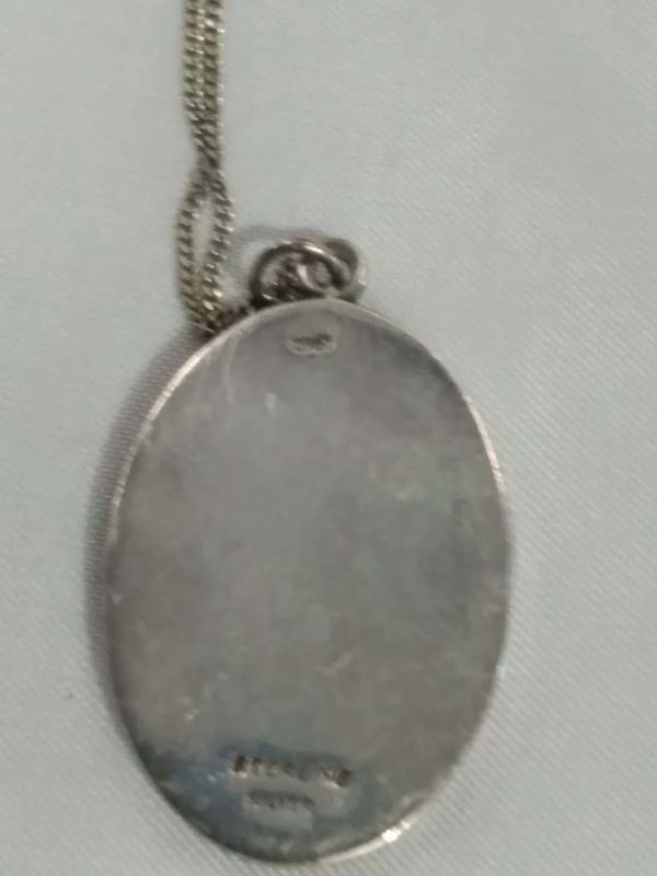 lot 462 sterling silver oval locket on a chain - Image 5