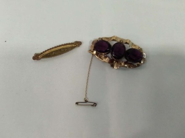 lot 465 2 x victorian brooches