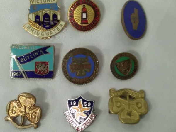 lot 472 collection of vintage badges -butlins,mining ,ETC - Image 6