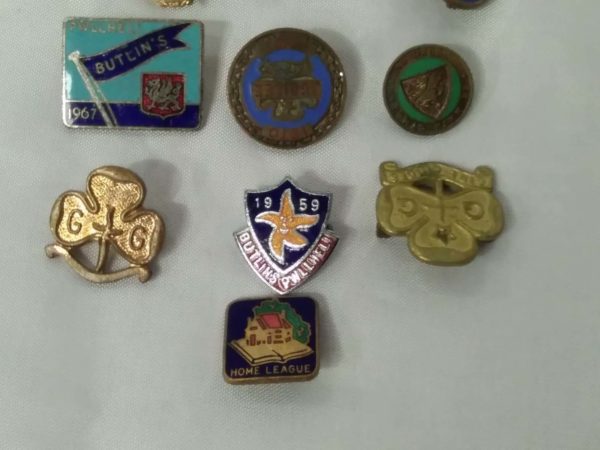 lot 472 collection of vintage badges -butlins,mining ,ETC - Image 5