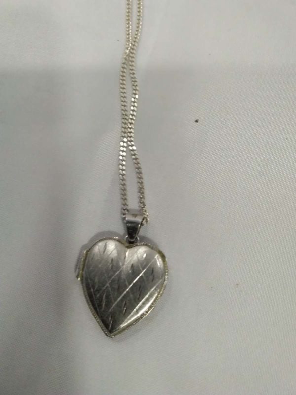 lot 476 sterling silver heart shaped locket necklace - Image 5