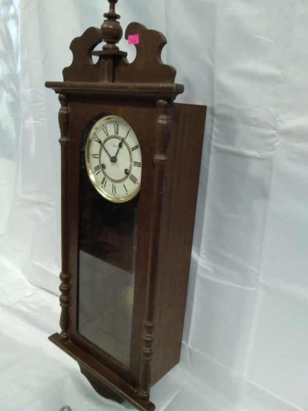 lot 598 wall clock with key & pendulum ( working) - Image 3