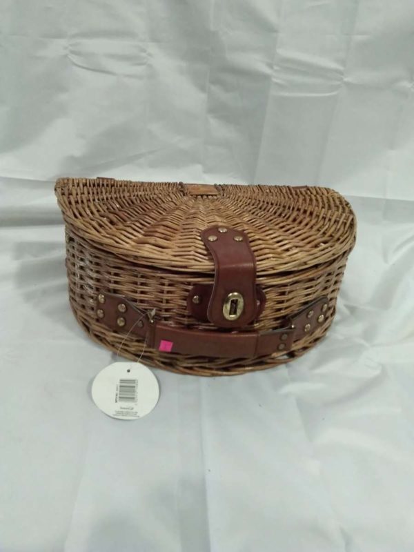 lot 600 picnic basket for 2 people & contents - Image 3